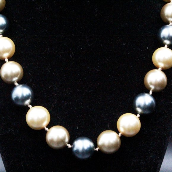 Carolee Designer Signed Faux Pearl Glass Grey Champagne Large Bead NOS Necklace - Picture 11 of 16